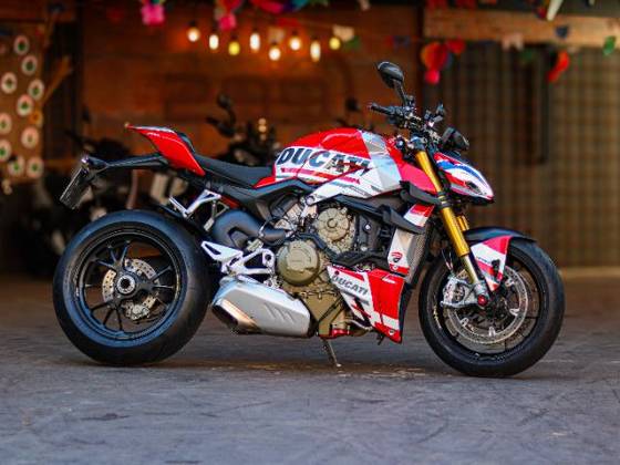 DUCATI STREETFIGHTER V4 S DUCATI STREETFIGHTER V4 S